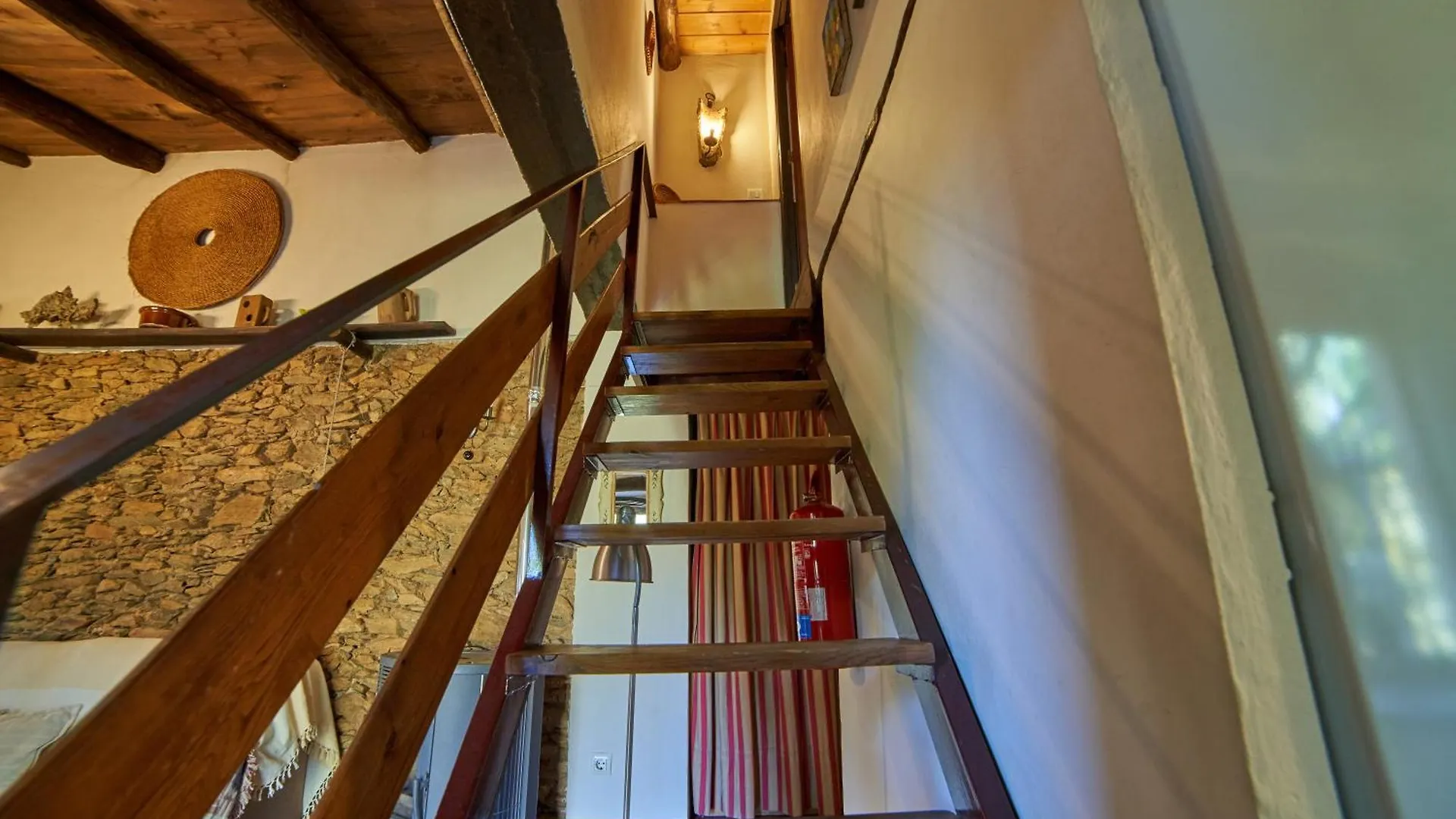 Navalgatos De El Tragaluz Villa Fuenteheridos Spain
