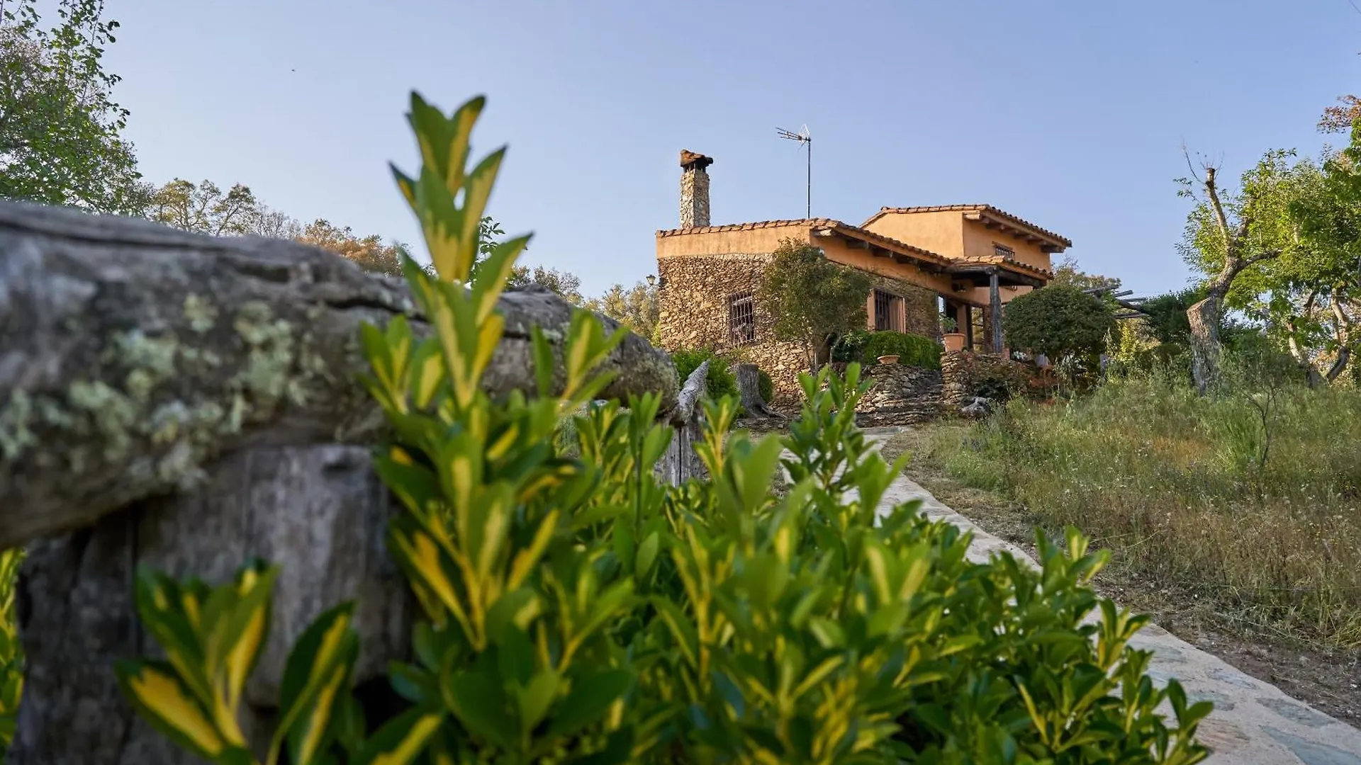 Navalgatos De El Tragaluz Villa Fuenteheridos Spain