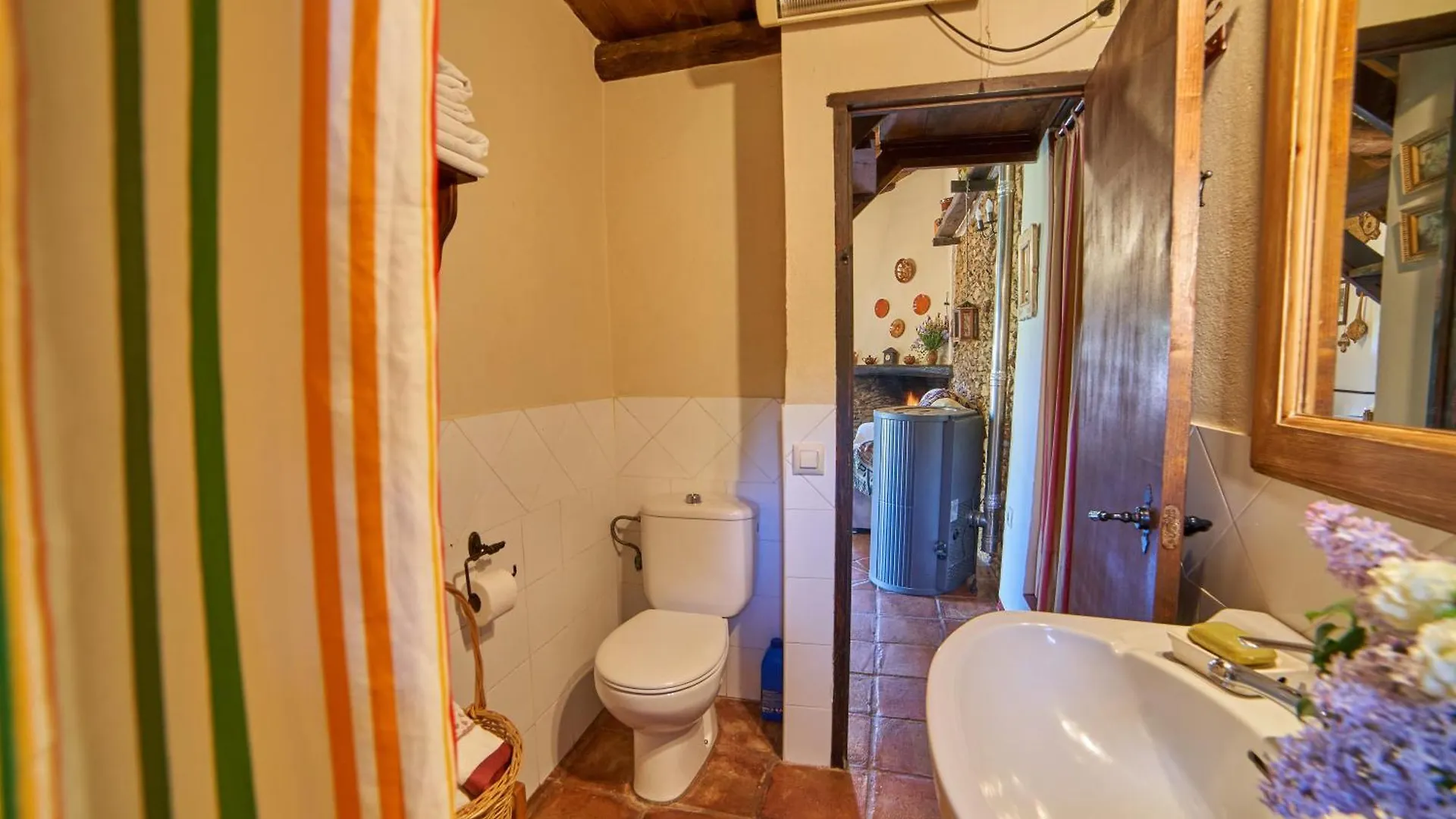 Navalgatos De El Tragaluz Villa Fuenteheridos Spain